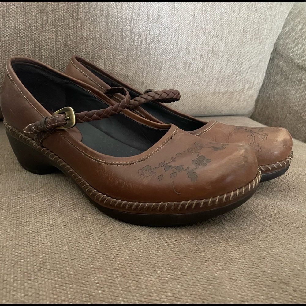 Cute clogs!